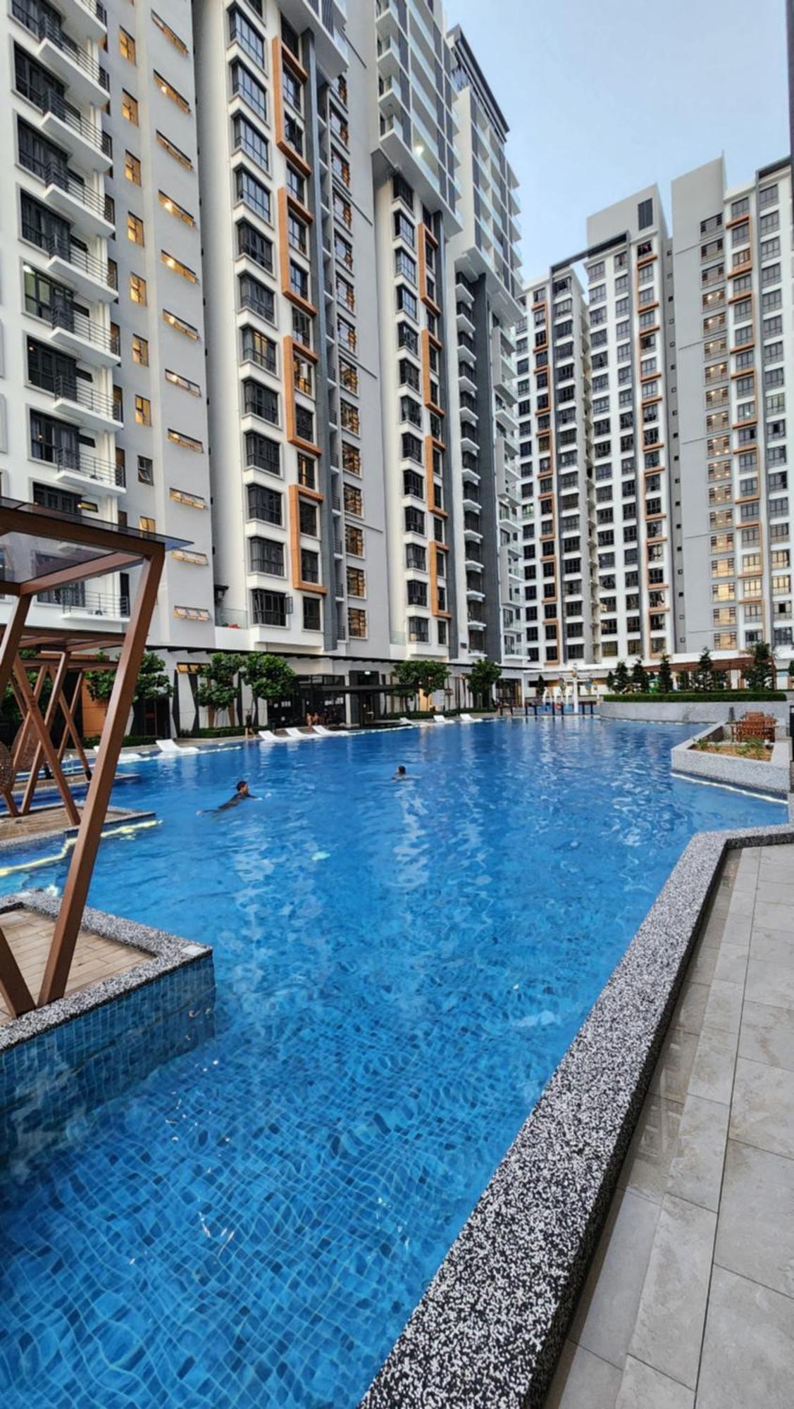 K-avenue With Ps5 And Pool View By Jh Project Apartment Kampong Tangihan